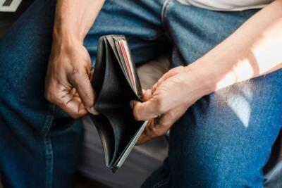 Cómo organizar tus finanzas si vives solo